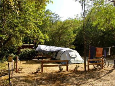 camping des bords de ceze a cornillon emplacement lara 1